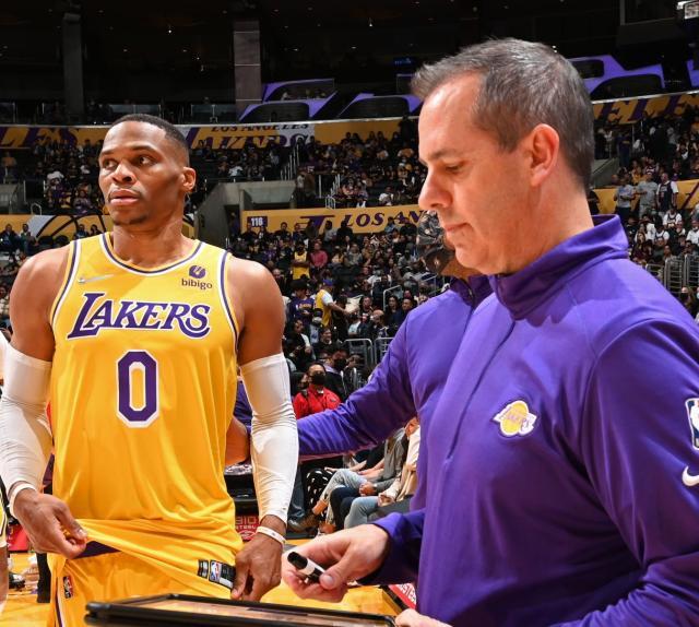 pg电子移动版-韦少谈最后时刻坐板凳：惊讶且沮丧 但输球更糟糕