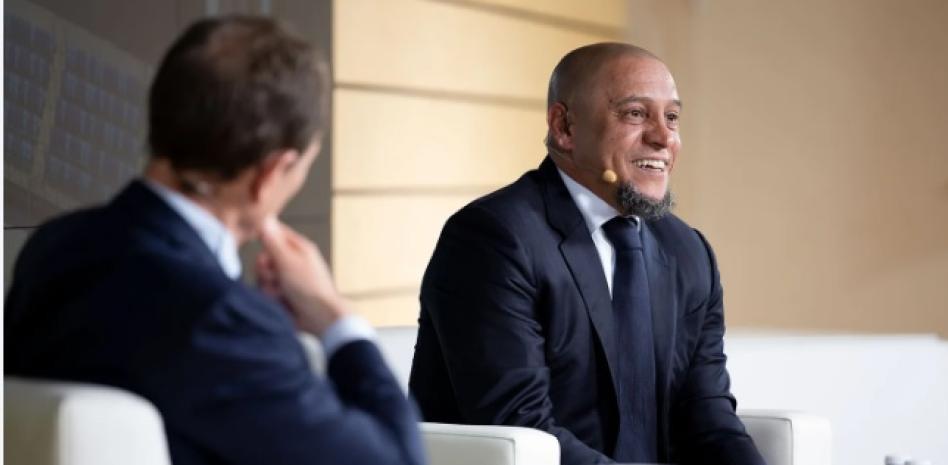 pg电子手游-印象最深刻的队友？卡洛斯：路易斯-菲戈，他来皇马我很开心